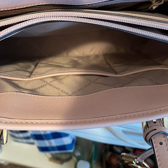 Michael Kors tote with front pocket - Picture 6 of 8